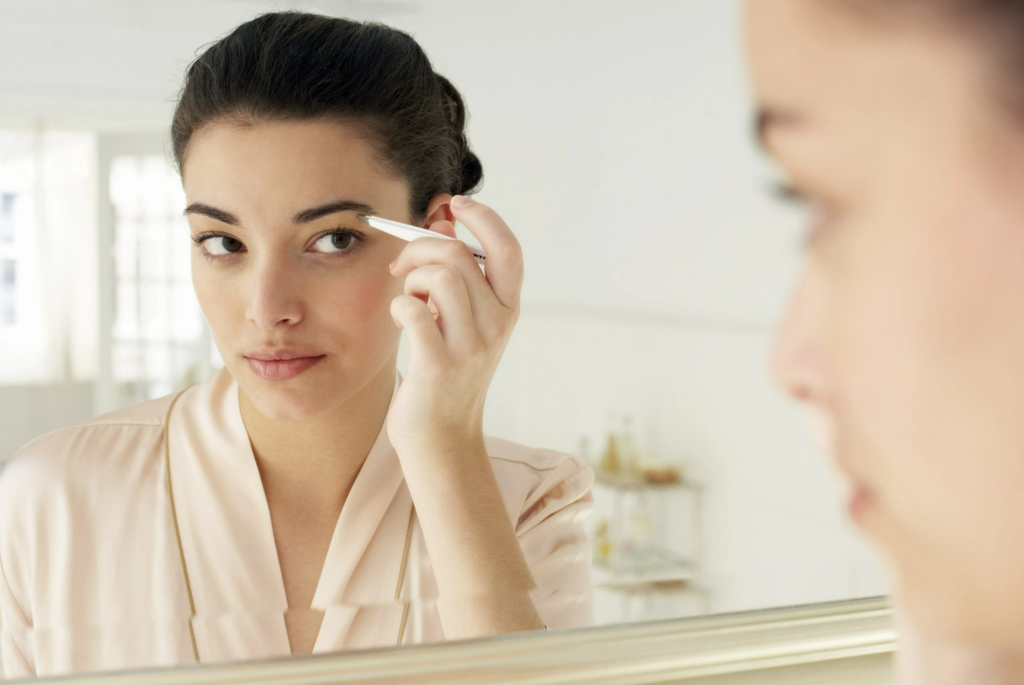 Як доглядати за бровами після фарбування?