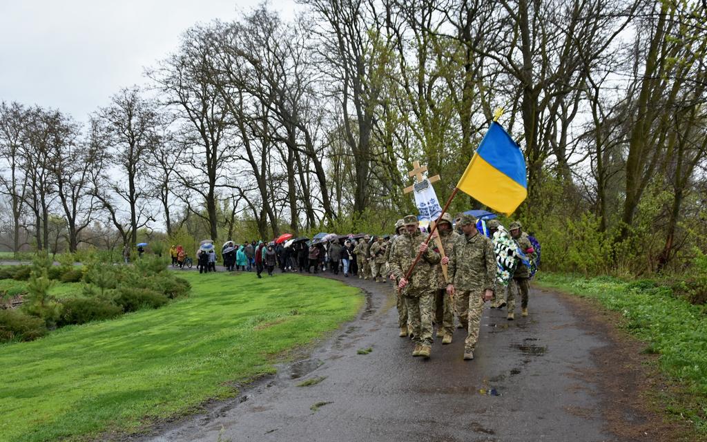 В Пирятинській громаді провели в останню путь воїна Сергія Петренка