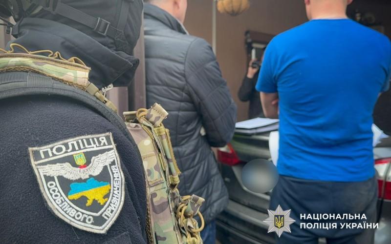 У Кременчуці затримали чоловіка підозрюваного у підпалі авто