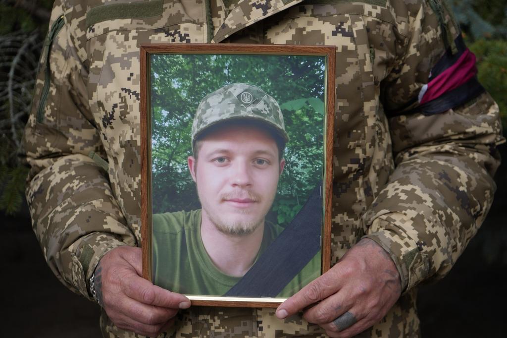 У Пирятинській громаді попрощалися з полеглим захисником