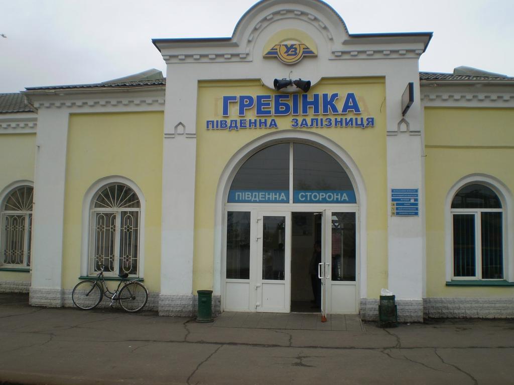 Біля залізничного вокзалу у Гребінці виявили тіло чоловіка