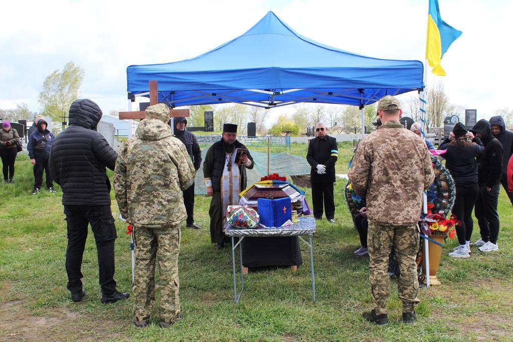 Піщанська громада попрощалася зі своїм захисником Арашкевичем Олександром