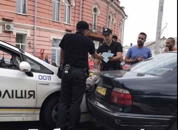 Службове авто патрульних поліцейських потрапило в ДТП