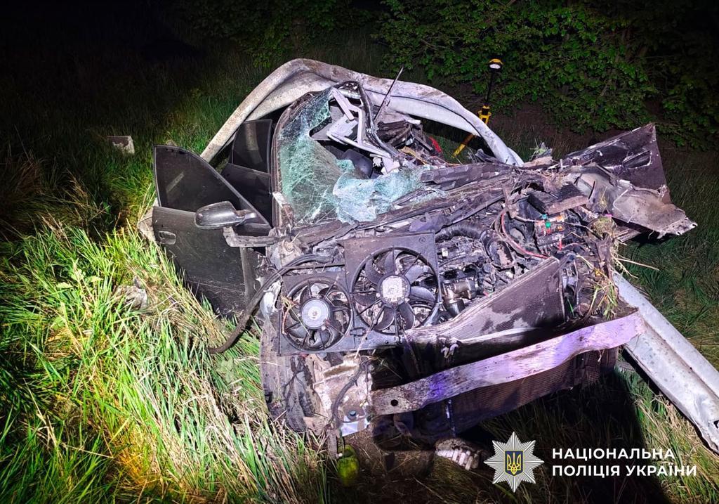 Поблизу Полтави водій врізався у відбійник, злетів у кювет і загинув
