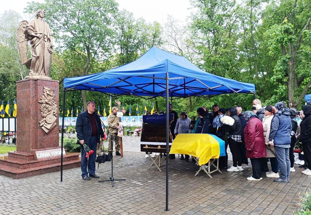 Глобинська громада провела в останню путь полеглого Захисника