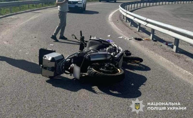Під Полтавою мотоцикліст врізався у відбійник, його госпіталізували