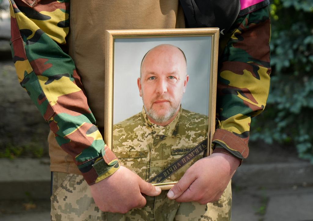 В Пирятині в останню дорогу провели військовослужбовця Ігоря Пустовгара