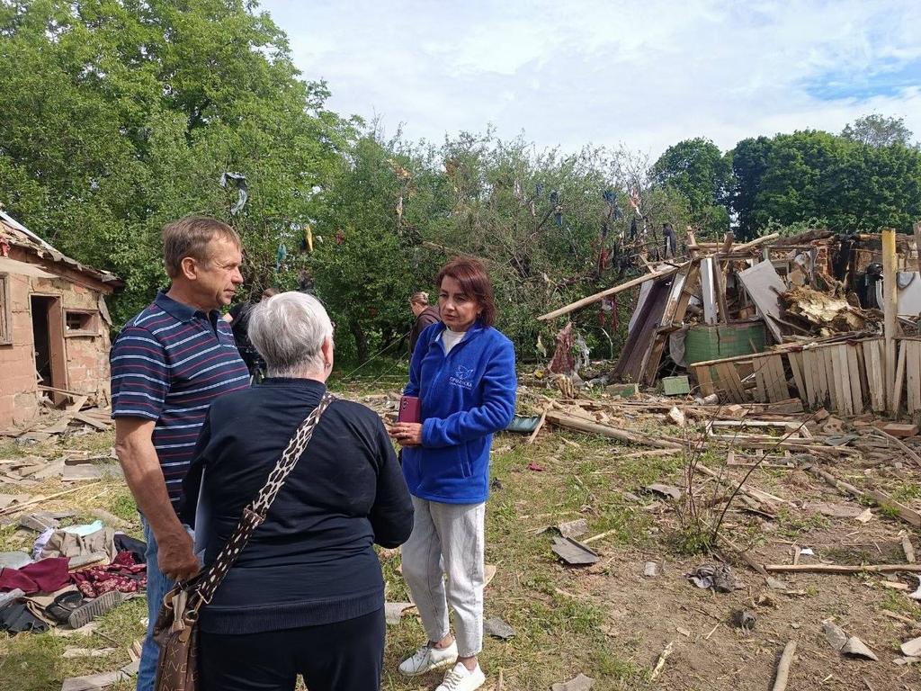 У Полтаві ліквідовують наслідки атаки: жінка, врятована з-під завалів, перебуває у лікарні