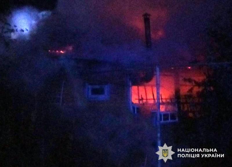У Нових Санжарах в палаючому будинку загинула жінка, ше двоє осіб отримали опіки