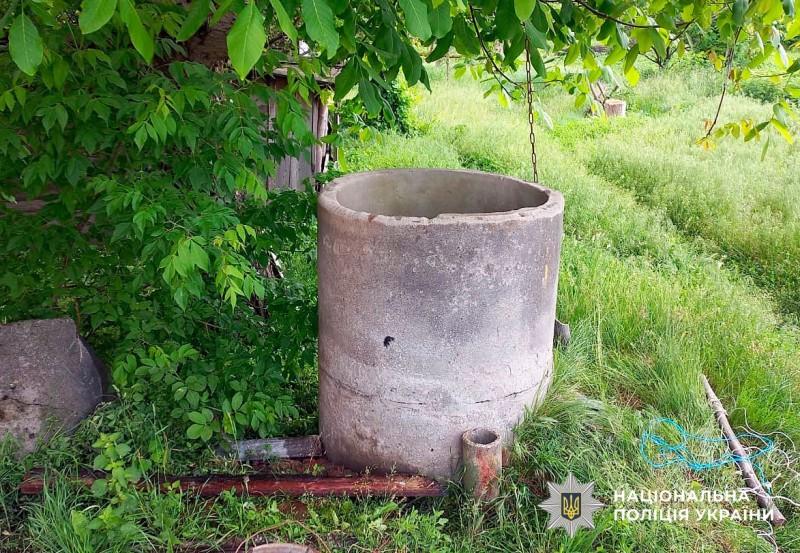 У Кременчуцькому районі в колодязі виявили тіло чоловіка, чий будинок згорів