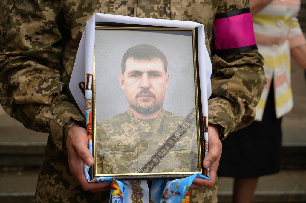 Пирятинська громада провела в останню дорогу військовослужбовця Олександра Чорноморченка