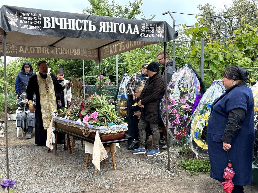 У Решетилівці провели в останню путь воїна Сергія Іванця