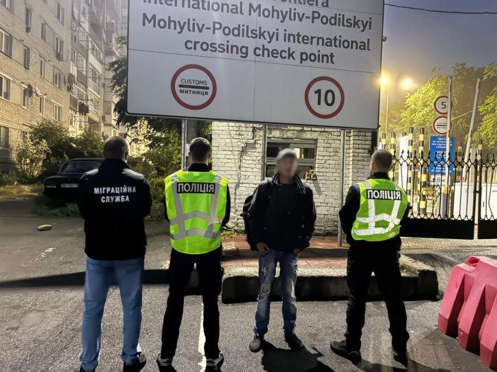 15 років жив без документів: на Полтавщині затримали та депортували громадянина Молдови
