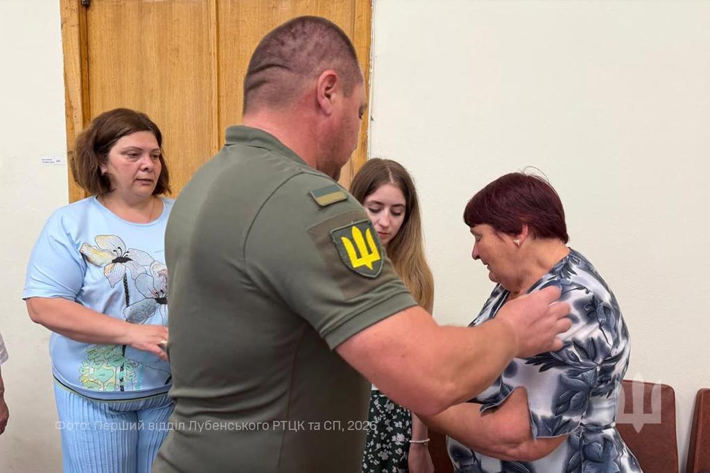 На Лубенщині передали орден матері загиблого сержанта