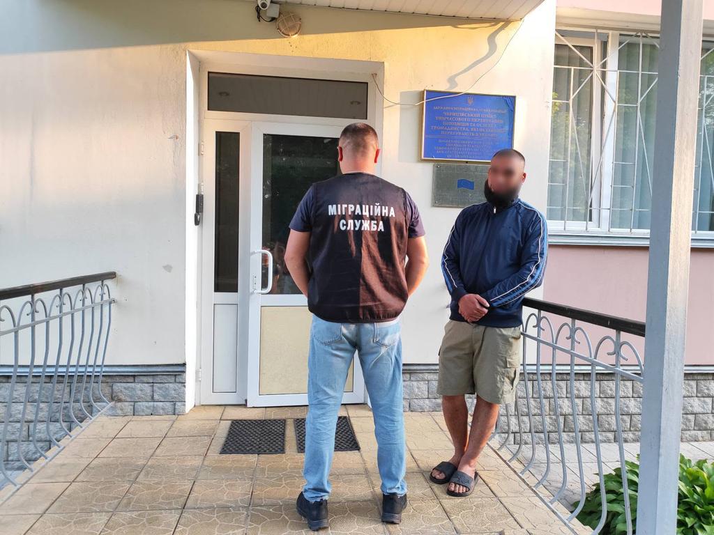 Міграційники Полтавщини затримали нелегального мігранта з Туркменістану
