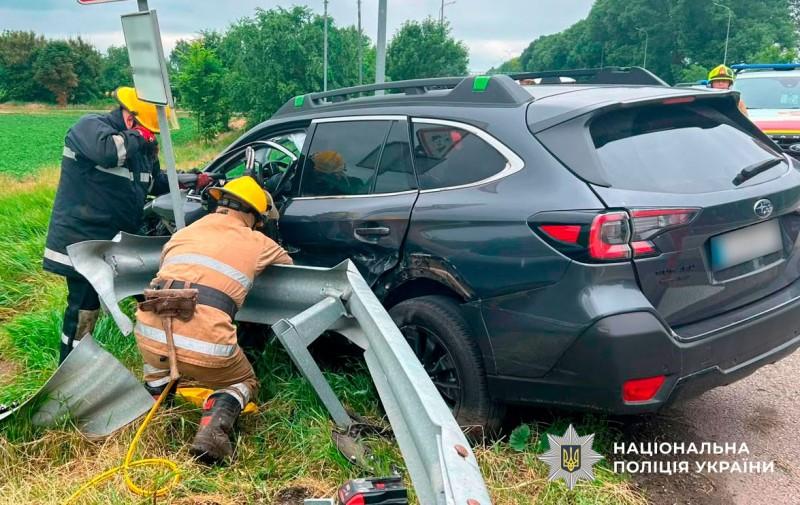 На Полтавщині 86-річний водій врізався у відбійник