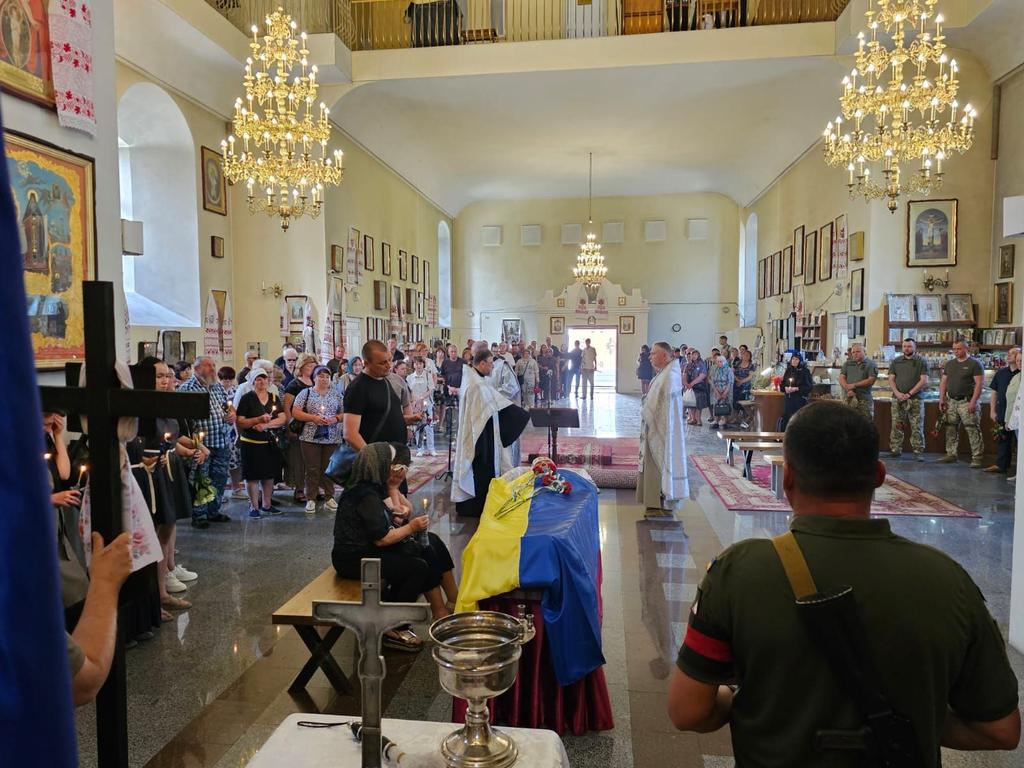 У Полтаві провели в останню путь захисника та колишнього журналіста Дмитра Шевченка