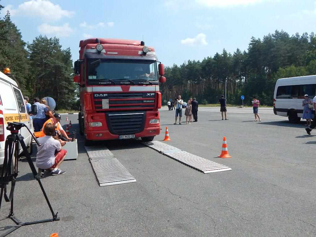 На Полтавщині взялися перевіряти і штрафувати вантажівки за перевищення дозволеної ваги. ФОТО 