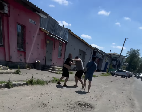 Поліція відкрила кримінальне провадження через конфлікт водія та чоловіка на електросамокаті в Полтаві
