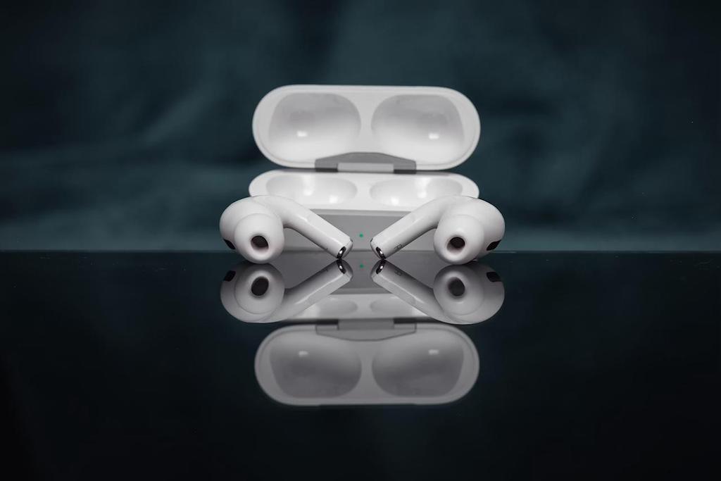 Apple AirPods 4: які можливості отримали нові бездротові навушники