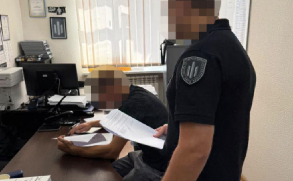 У Полтаві поліцейського підозрюють у побитті чоловіка під час доставлення до ТЦК