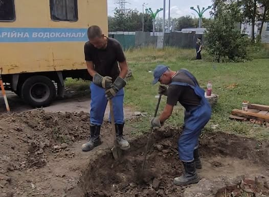 Полтававодоканал проводить ремонт труб по вулиці Хмельницького