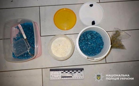 Поліція Полтави затримала двох осіб, підозрюваних у незаконному обігу наркотиків