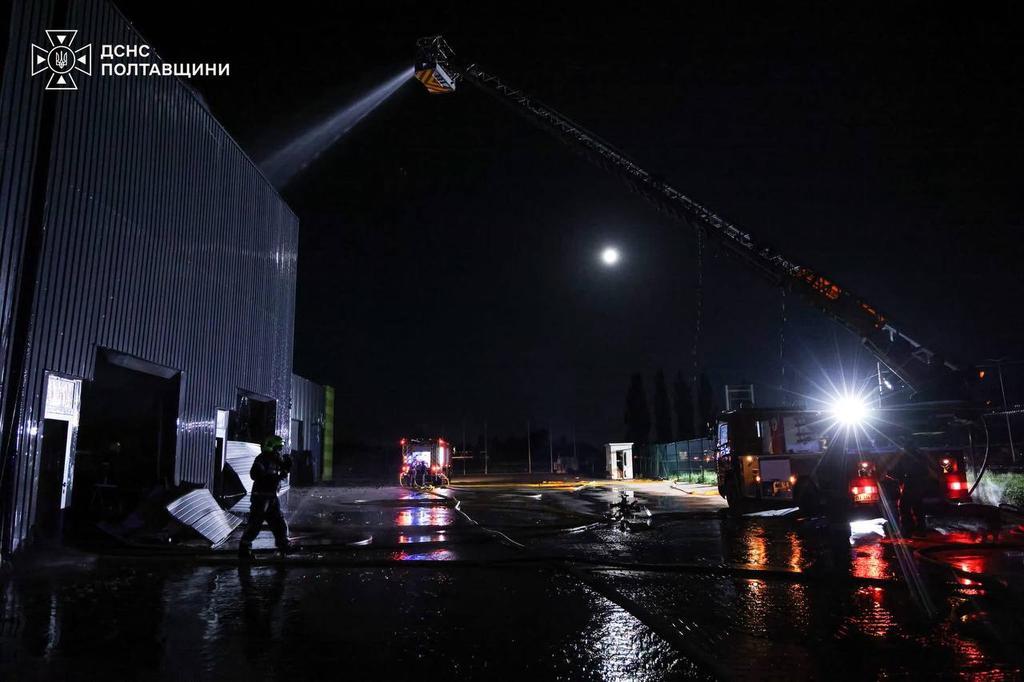 На Полтавщині через атаку БпЛА загинула людина та горів термінал «Нової пошти»