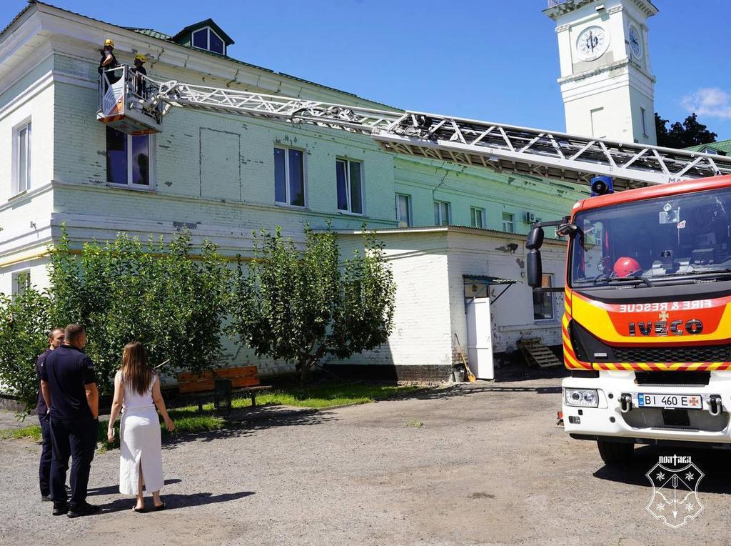 У Полтаві відновлюють історичну пожежну каланчу: годинник і дзвони знову працюватимуть