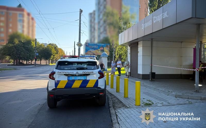 У Кременчуці на зупинці громадського транспорту помер чоловік