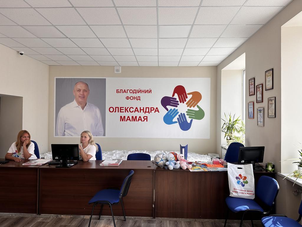 У Полтаві стартувала роздача наборів першокласника від ексмера Олександра Мамая