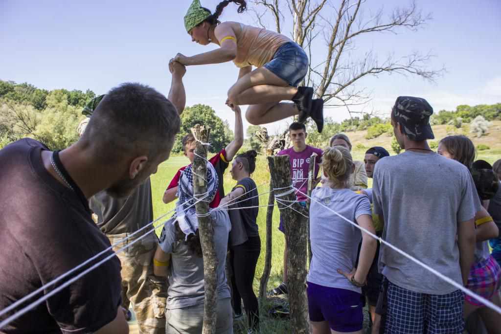 Вихід із комфорту: на Полтавщині молодь гартується у таборі «Відвага». ФОТО