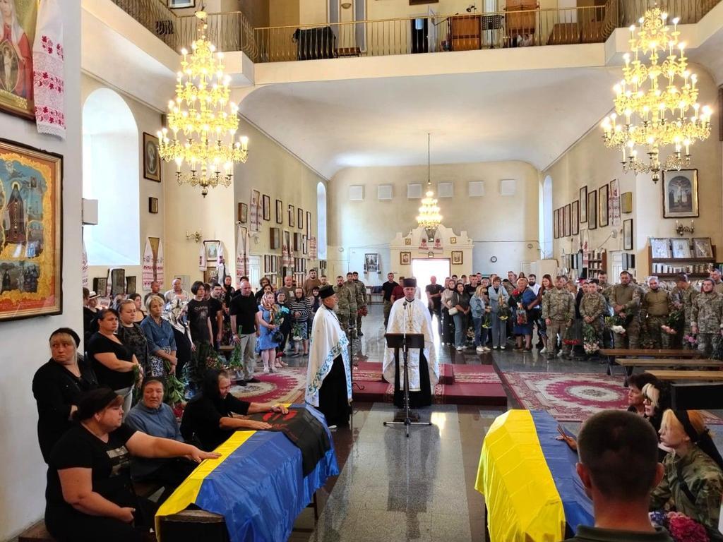 Полтавська громада попрощалась із двома загиблими захисниками України