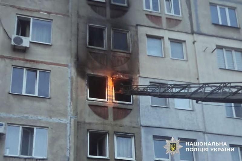 У Горішніх Плавнях в палаючій квартирі виявили тіло чоловіка