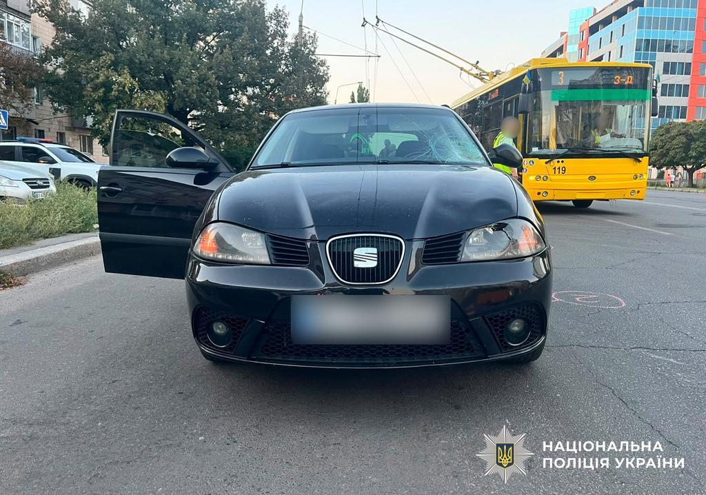 Смертельна ДТП у Полтаві: легковик збив жінку, яка переходила дорогу поза переходом
