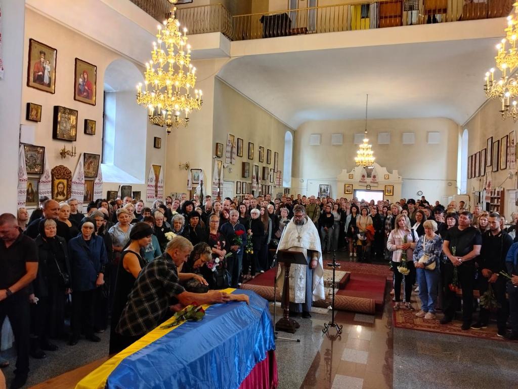 Музикант, архітектор, спортсмен: у Полтаві попрощалися із полеглим захисником