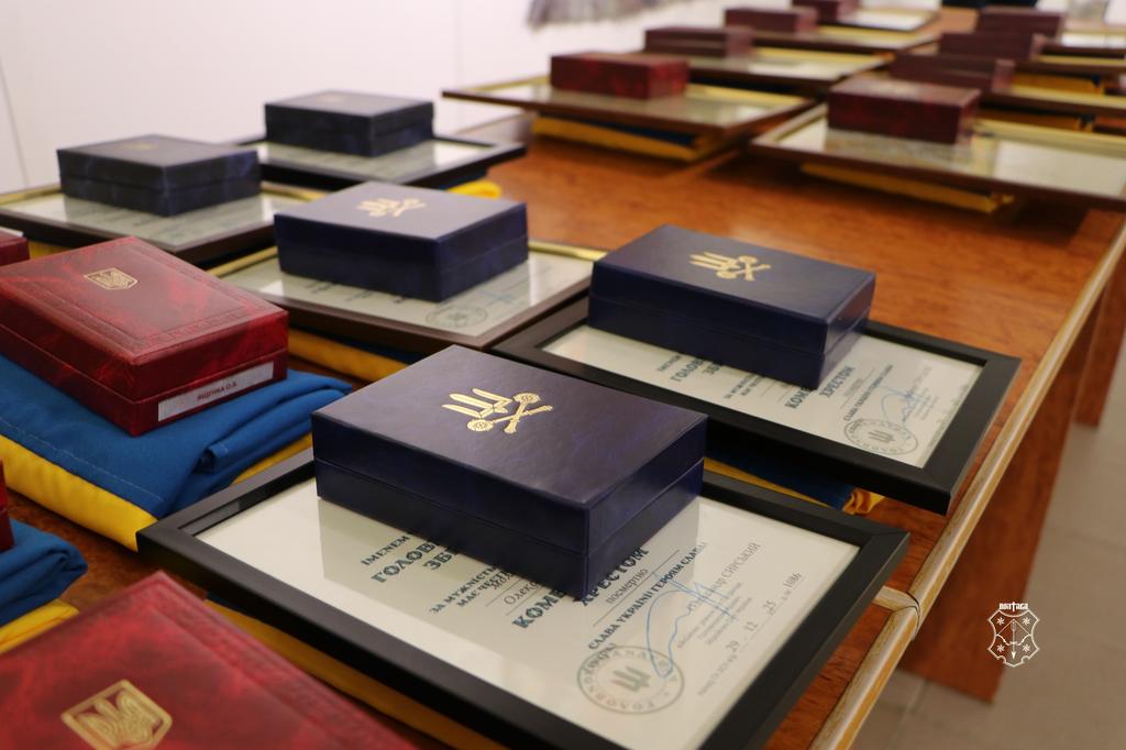 У Полтаві родинам полеглих захисників передали державні нагороди