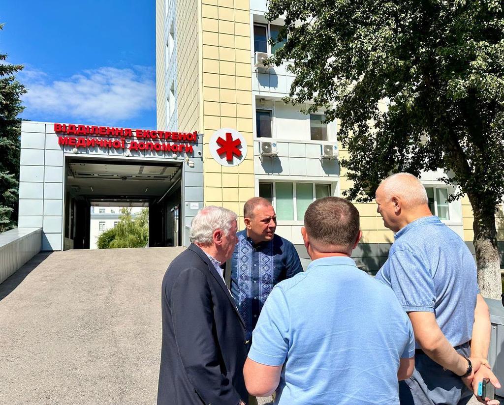 Головну лікарню Полтавщини відвідали фахівці зі США та українські капелани