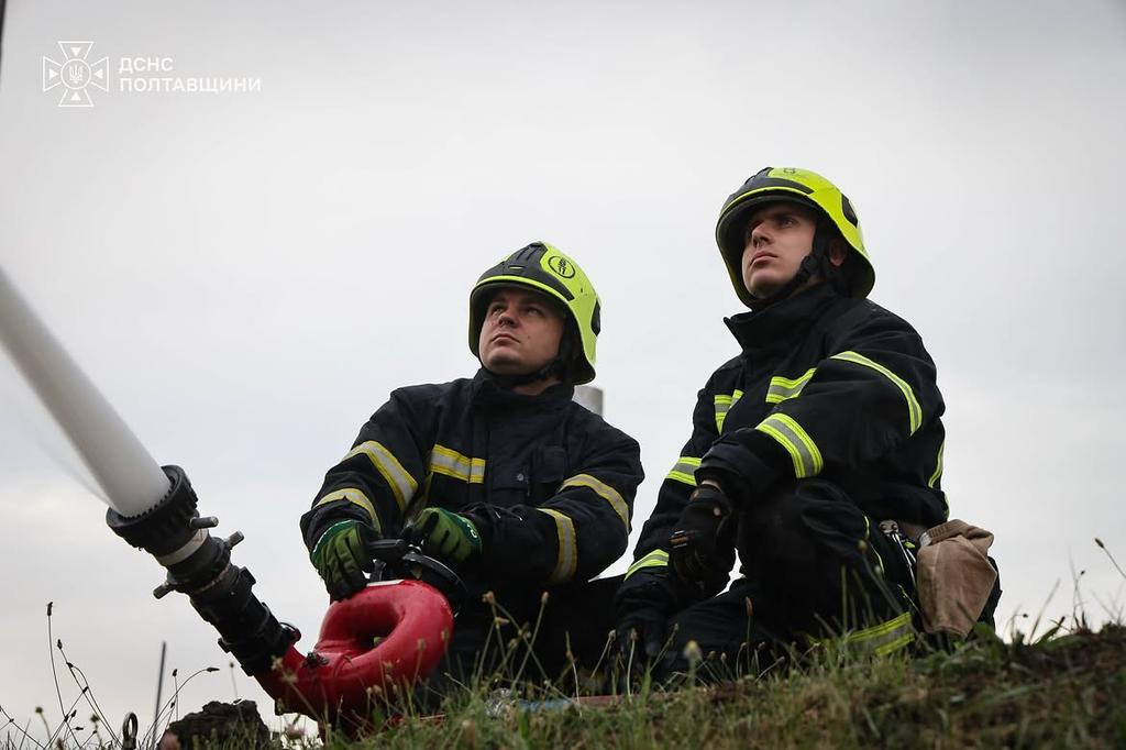 Рятувальники на Полтавщині ліквідували пожежу, яка виникла внаслідок ворожої атаки