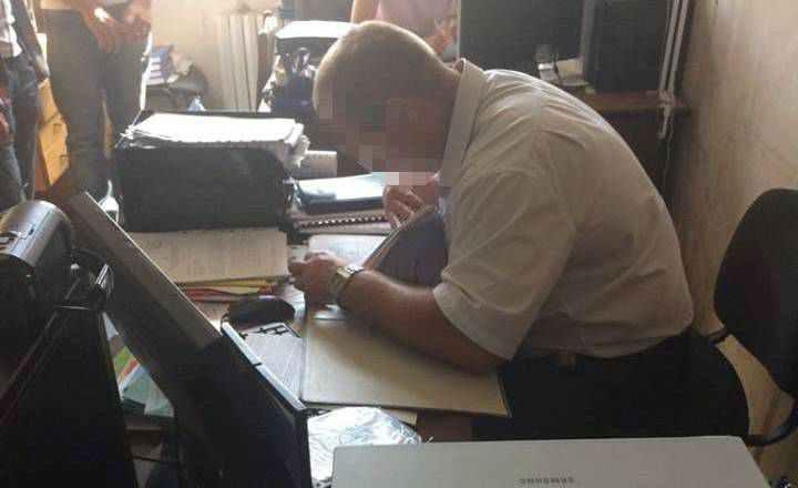 В Полтавській ОДА на хабарі затримали посадовця
