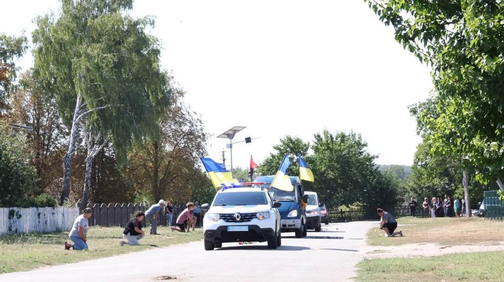 Майже два роки невідомості: у Великосорочинській громаді провели в останню путь Захисника «Маестро»