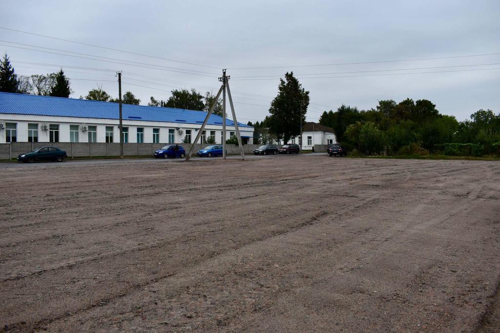 У Пирятині біля лікарні облаштували парковку