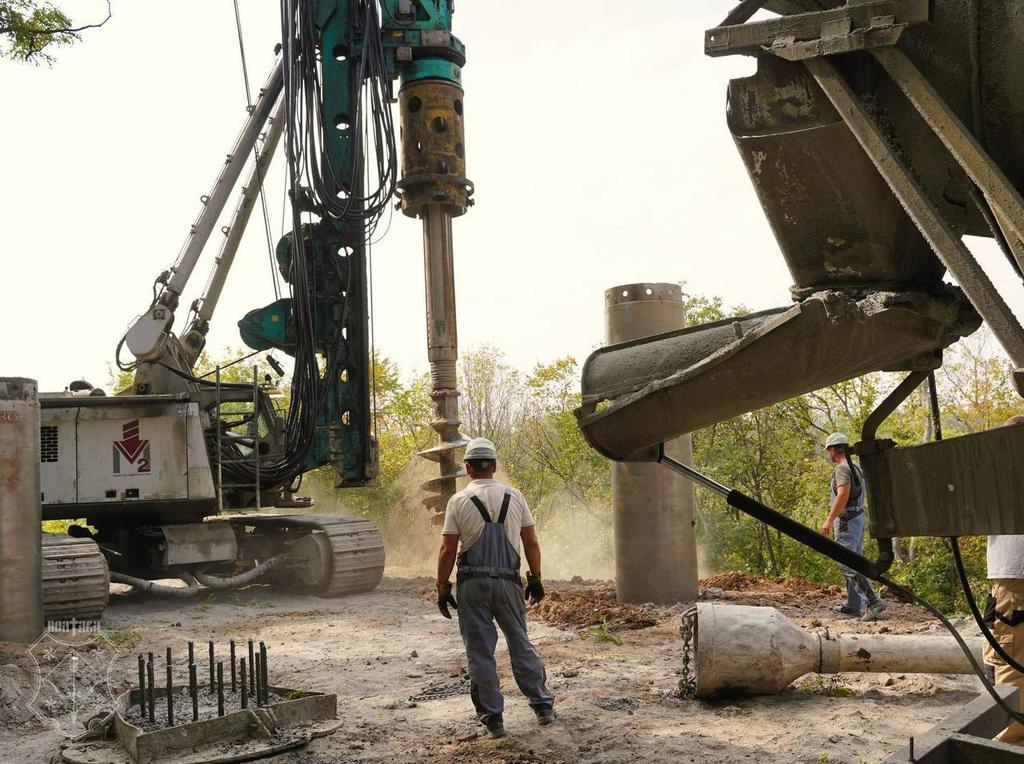На Монастирській горі у Полтаві продовжили ремонт серпантину
