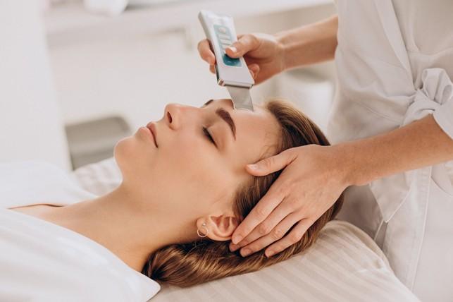 HydraFacial: чому це найкраща процедура глибокого очищення та зволоження для будь-якого типу шкіри