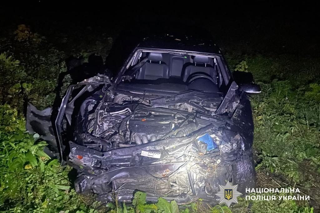 У Лубнах потяг збив чоловіка та протаранив автомобіль