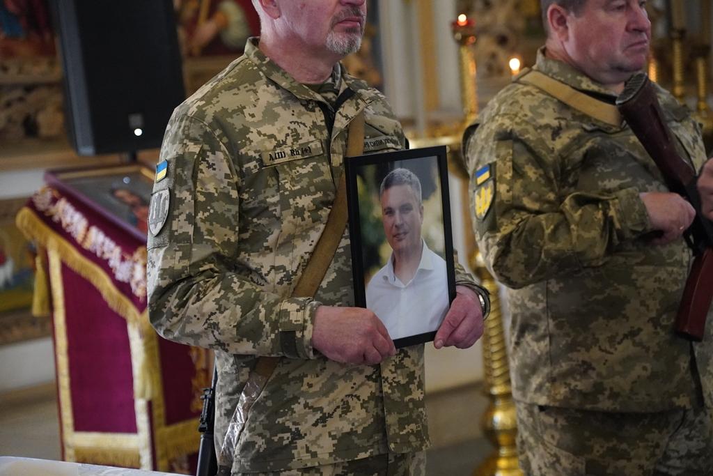 «Найкраща людина у світі»: у Полтаві попрощалися з полеглим на війні медійником Василем Величком
