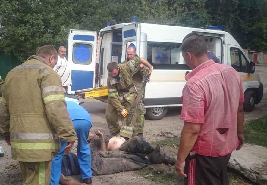 У Лубнах двоє чоловіків ледь не загинули в технологічному колодязі