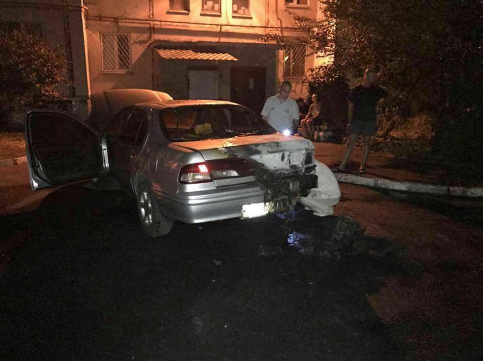 В одному з дворів Полтави вночі згоріли три іномарки. ФОТО