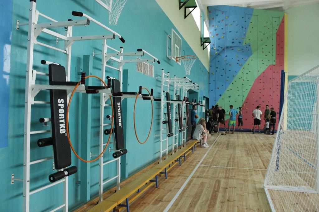 У Решетилівці відкрили сучасний спортивний комплекс зі скелелазним стендом. ФОТО
