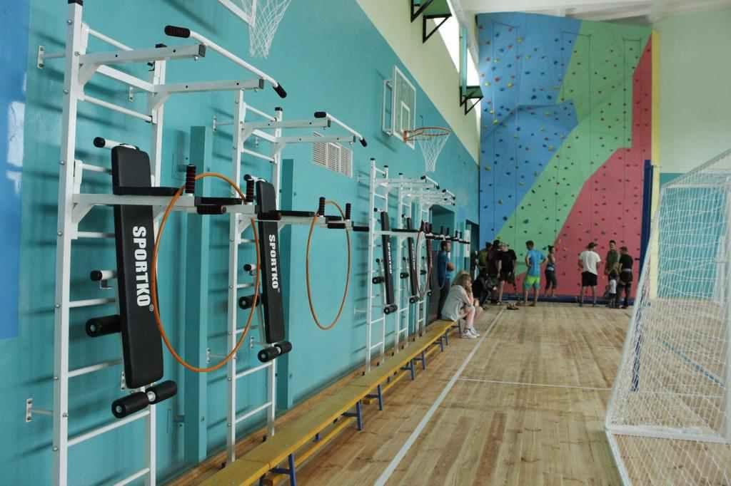У Решетилівці відкрили сучасний спортивний комплекс зі скелелазним стендом. ФОТО